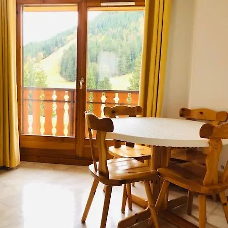 A La Montagne Apartment *